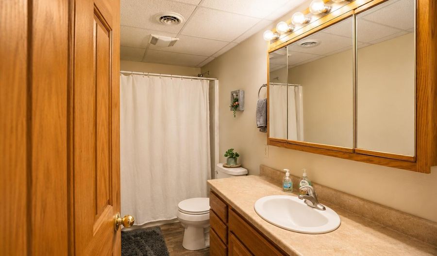 705 SW 13th Ave, Aberdeen, SD 57401 - 4 Beds, 2 Bath