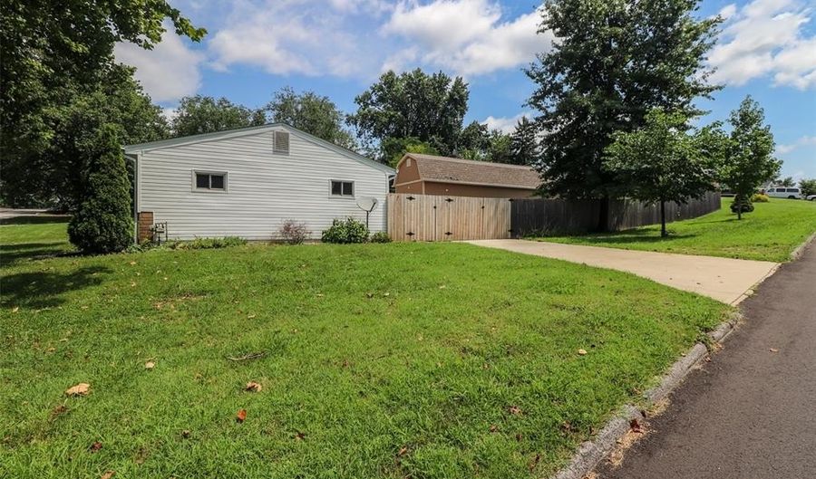 316 Lindy Blvd, Ballwin, MO 63021 - 2 Beds, 1 Bath
