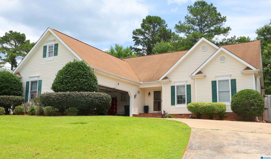 1229 BERKSHIRE Dr, Anniston, AL 36207 - 3 Beds, 2 Bath