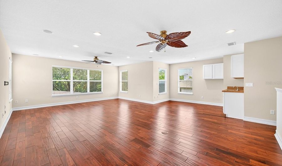 825 PARKSIDE POINTE Blvd, Apopka, FL 32712 - 4 Beds, 4 Bath