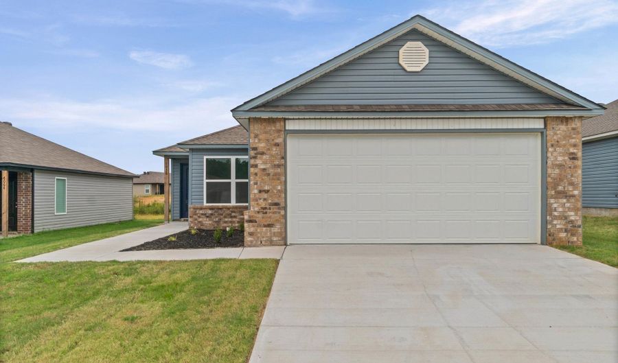 8056 Chesapeake Trl, Bauxite, AR 72011 - 3 Beds, 2 Bath