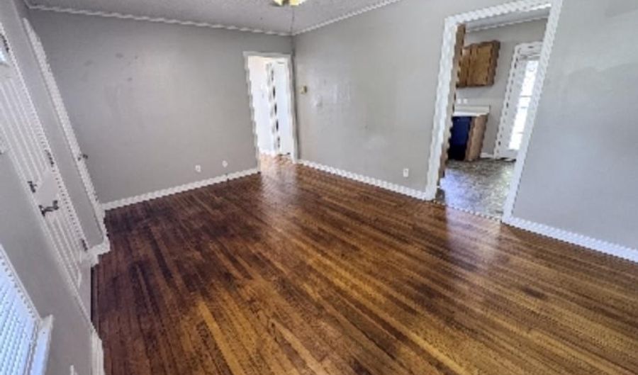 408 Troutt Ave, Benton, AR 72015 - 2 Beds, 1 Bath