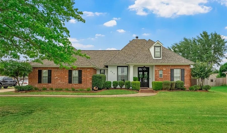 425 Kingston, Benton, LA 71006 - 4 Beds, 3 Bath