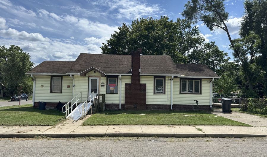 2005 Fairview St, Anderson, IN 46016 - 2 Beds, 1 Bath