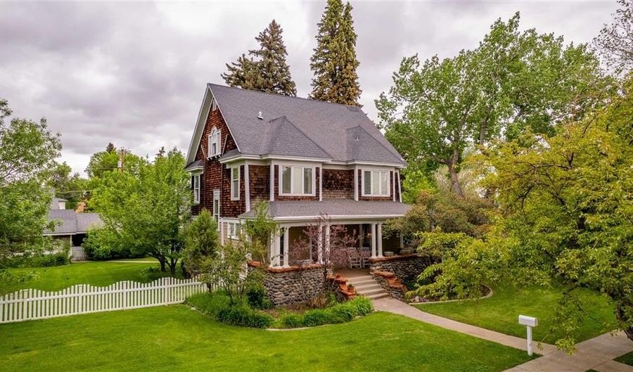 1037 Rumsey Ave, Cody, WY 82414 - 5 Beds, 2 Bath