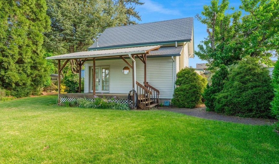 19860 LELAND Rd, Oregon City, OR 97045 - 3 Beds, 1 Bath