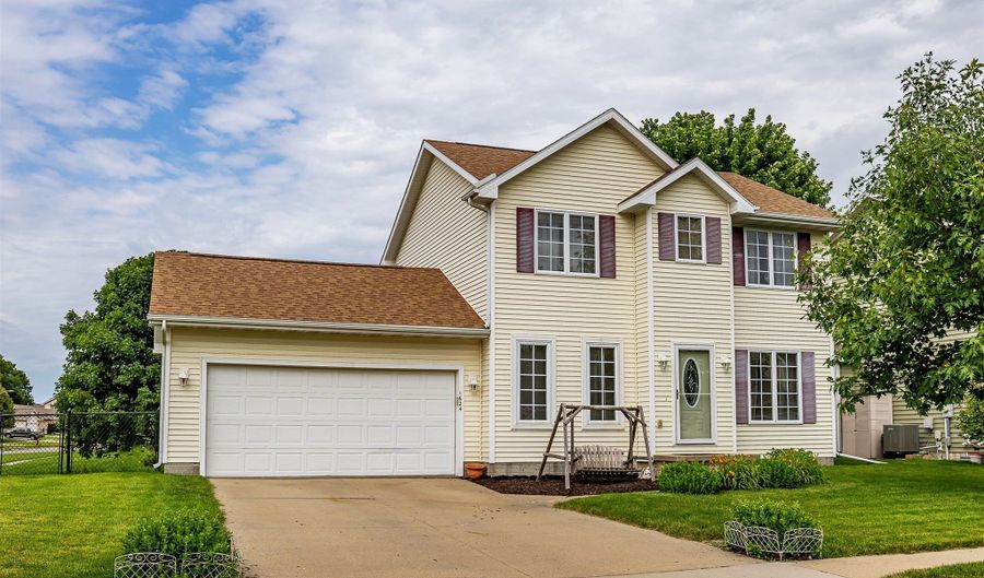 1624 3rd Ave SE, Altoona, IA 50009 - 3 Beds, 3 Bath