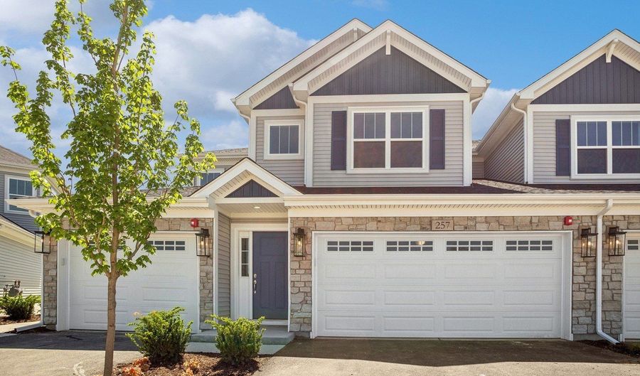 272 Masters Dr, Addison, IL 60101 - 2 Beds, 2 Bath