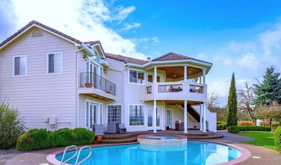 8580 SE HILLVIEW Dr, Amity, OR 97101 - 3 Beds, 3 Bath