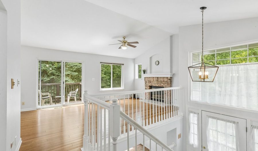2692 S Embers Ln, Arlington Heights, IL 60005 - 4 Beds, 3 Bath