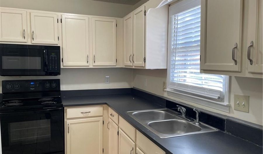 2902 Webb Bridge Rd, Alpharetta, GA 30009 - 2 Beds, 3 Bath