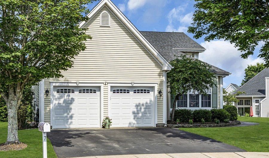 7 Woodlake Ct, Barnegat, NJ 08005 - 3 Beds, 2 Bath