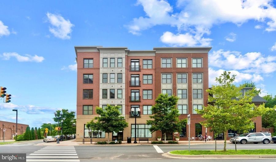 1107 S WALTER REED Dr 302, Arlington, VA 22204 - 2 Beds, 2 Bath