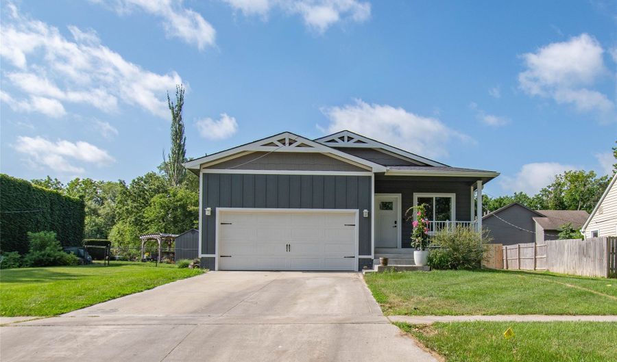 1131 Prairie St, Adel, IA 50003 - 4 Beds, 3 Bath