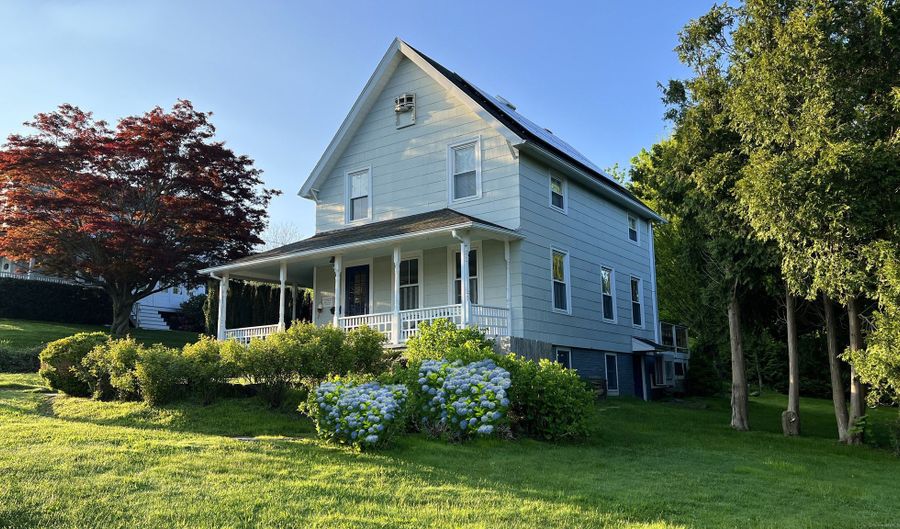 20 School St, Stonington, CT 06355 - 3 Beds, 2 Bath