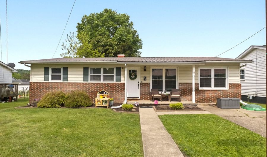 102 McConkey Ave, Barboursville, WV 25504 - 3 Beds, 1 Bath
