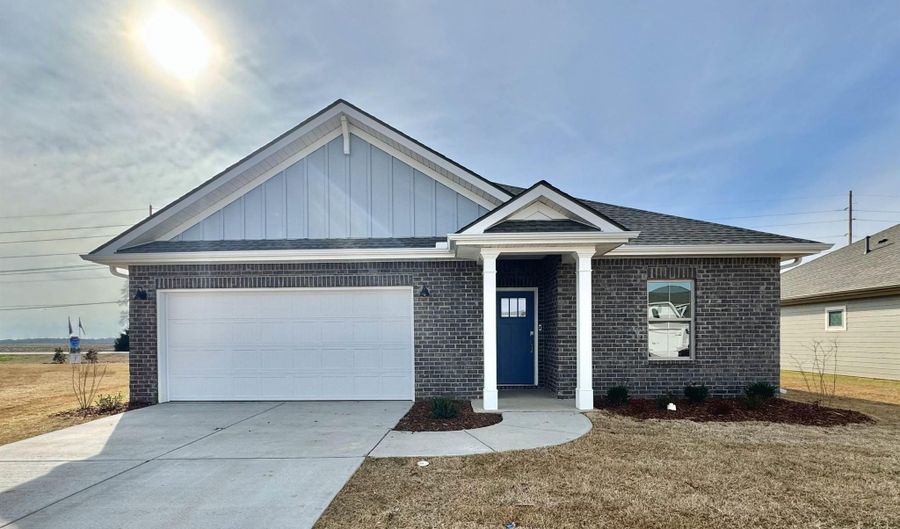 18036 Longleaf Dr, Athens, AL 35757 - 4 Beds, 2 Bath
