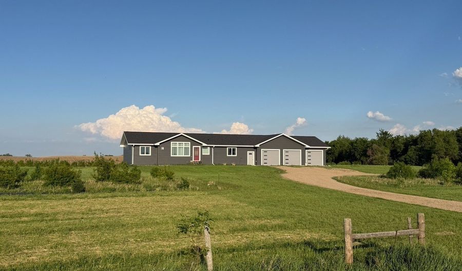 10712 Tory Rd, Britton, SD 57430 - 4 Beds, 3 Bath