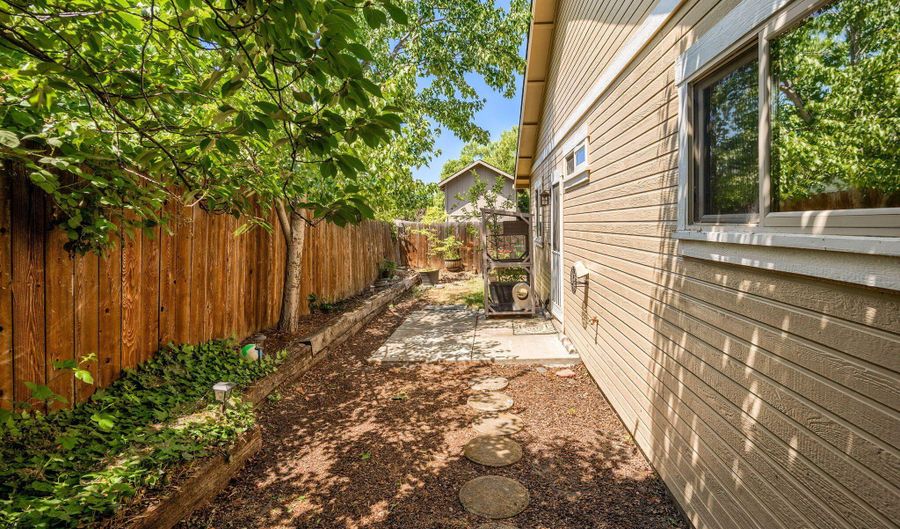 595 Elizabeth Ave, Ashland, OR 97520 - 3 Beds, 2 Bath