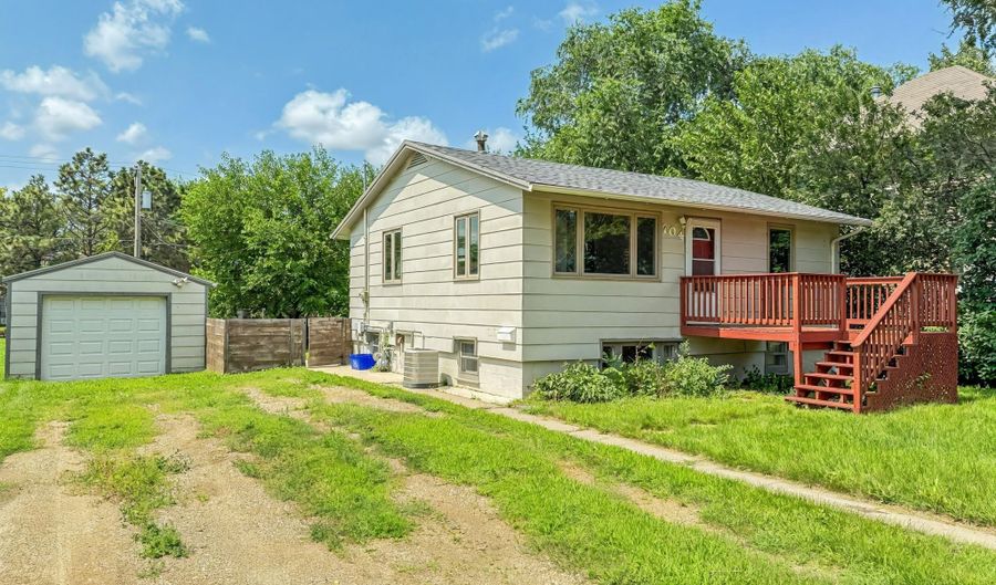 704 S Harrison St, Aberdeen, SD 57401 - 4 Beds, 2 Bath