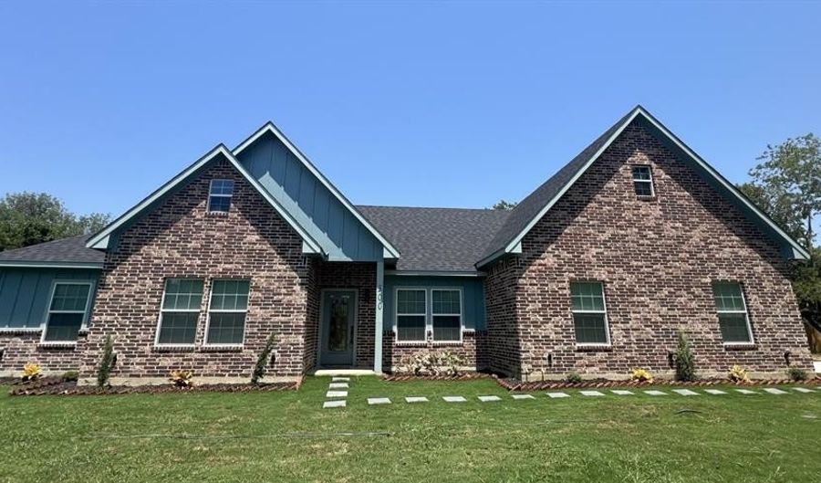 300 Austin St, Alvarado, TX 76009 - 4 Beds, 2 Bath