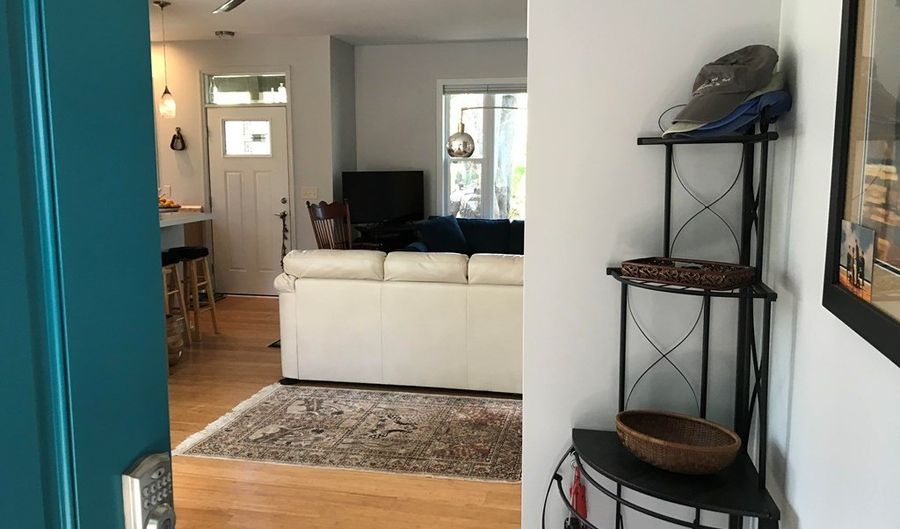 123 Ave L, Apalachicola, FL 32320 - 2 Beds, 1 Bath