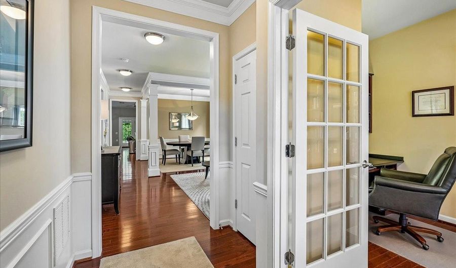 44256 PANTHER RIDGE Dr, Ashburn, VA 20147 - 3 Beds, 3 Bath