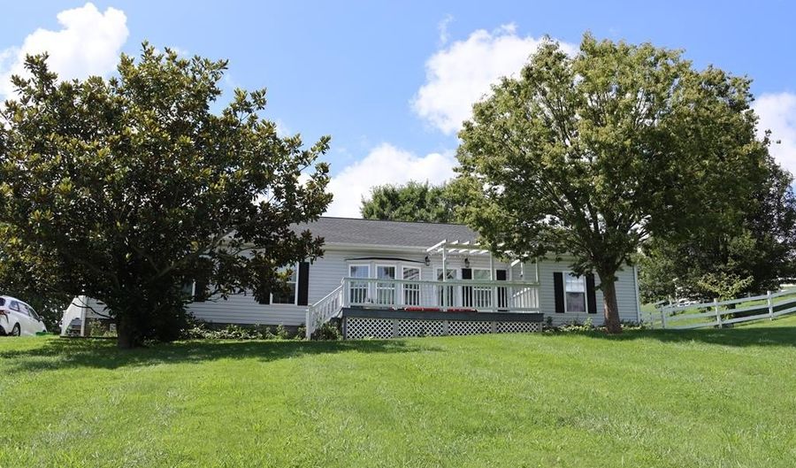 17977 Overlook Dr, Abingdon, VA 24210 - 3 Beds, 3 Bath