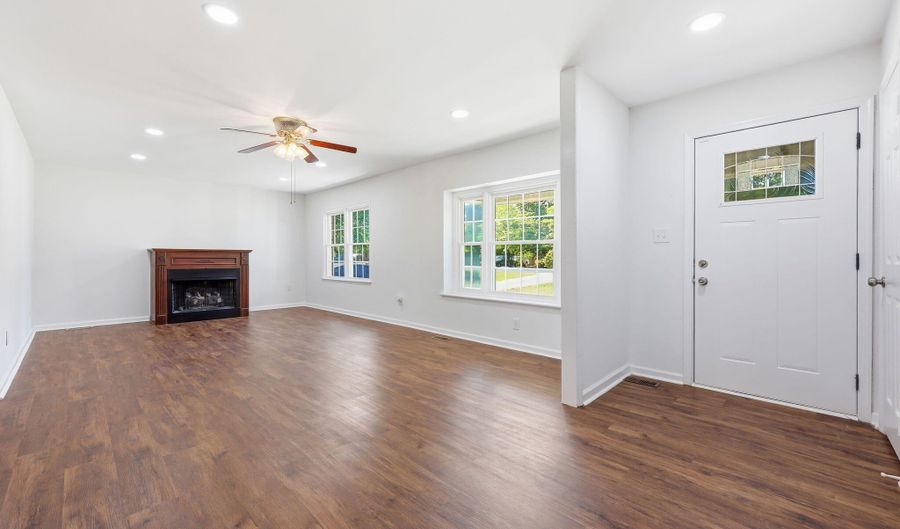 122 Forest Dr, Aberdeen, NC 28315 - 3 Beds, 4 Bath