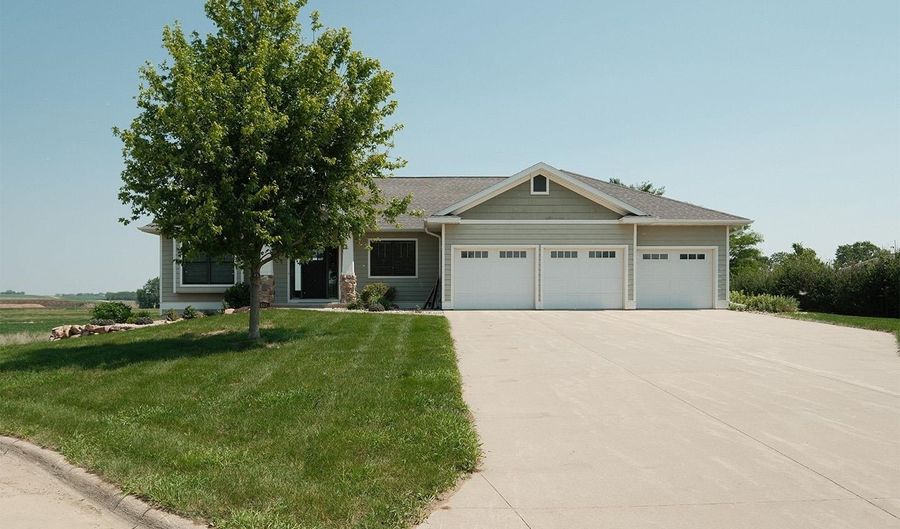 103 Andrews Ct, Alton, IA 51003 - 3 Beds, 3 Bath
