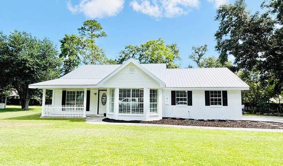 517 Commagere Blvd, Bay St. Louis, MS 39520 - 4 Beds, 2 Bath