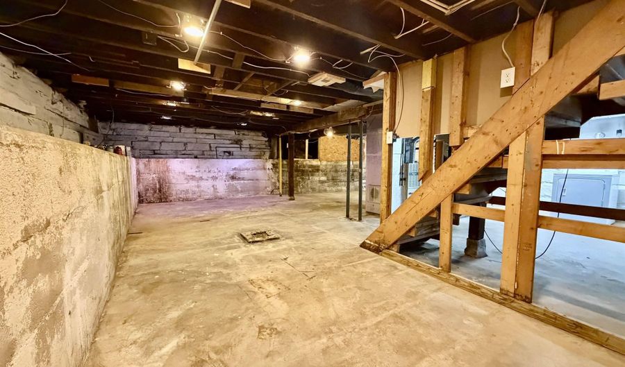 1915 7th St, Bedford, IN 47421 - 2 Beds, 2 Bath