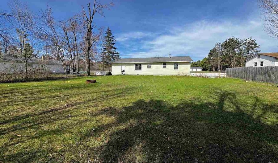 7165 Chicago St, Alanson, MI 49706 - 3 Beds, 1 Bath