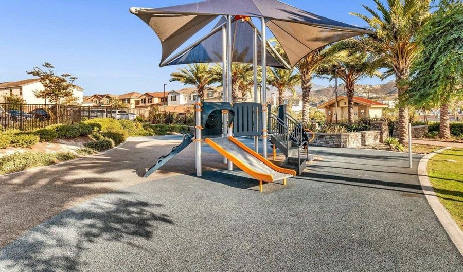 10652 Busch St, Spring Valley, CA 91978 - 5 Beds, 3 Bath