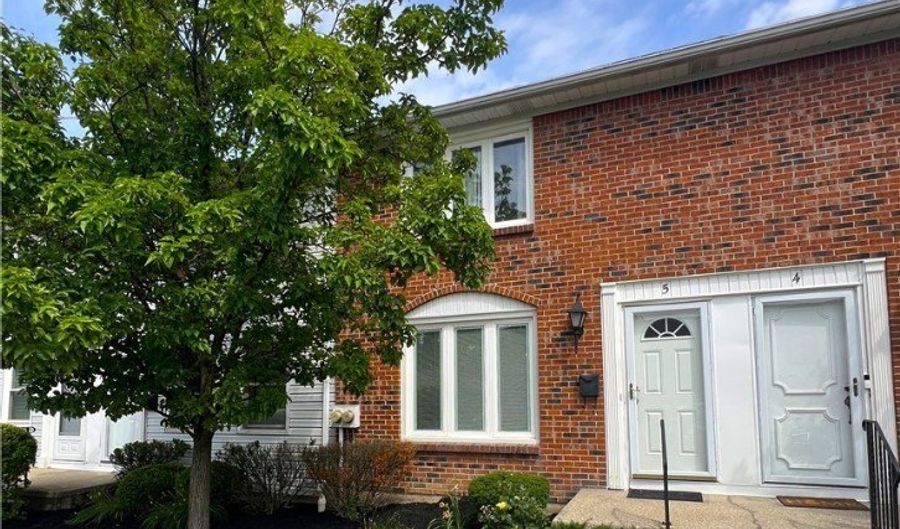 5 The Courtyards, Amherst, NY 14221 - 2 Beds, 2 Bath