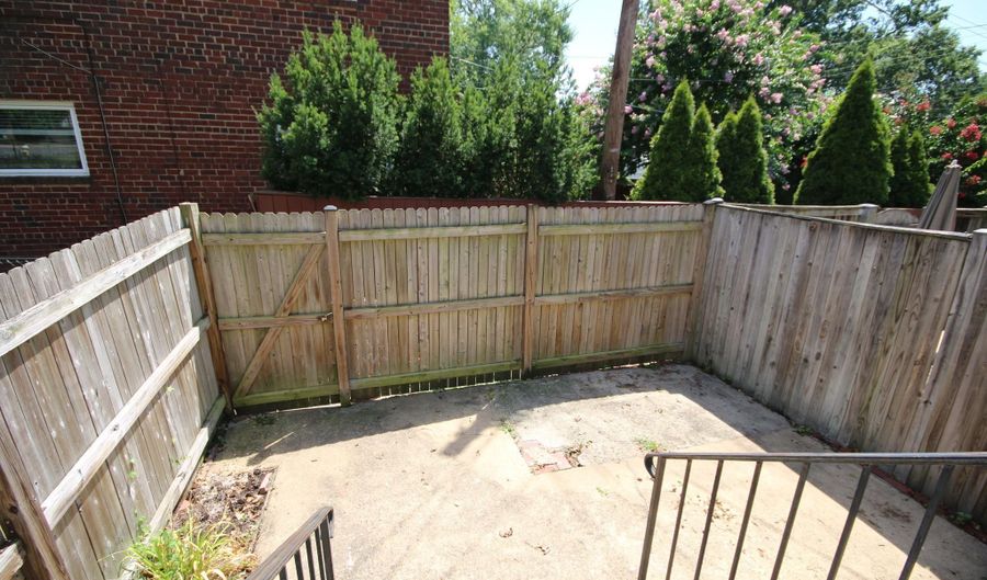 1204 WILKES St, Alexandria, VA 22314 - 2 Beds, 2 Bath