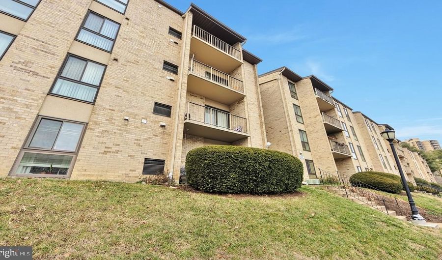 6155 EDSALL Rd N, Alexandria, VA 22304 - 2 Beds, 2 Bath