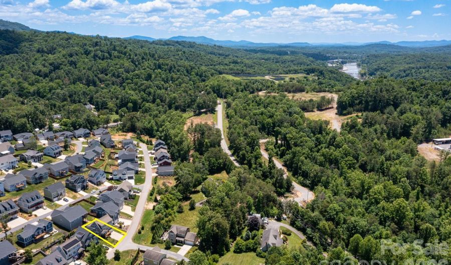 32 Greenwood Fields Dr, Asheville, NC 28804 - 3 Beds, 3 Bath