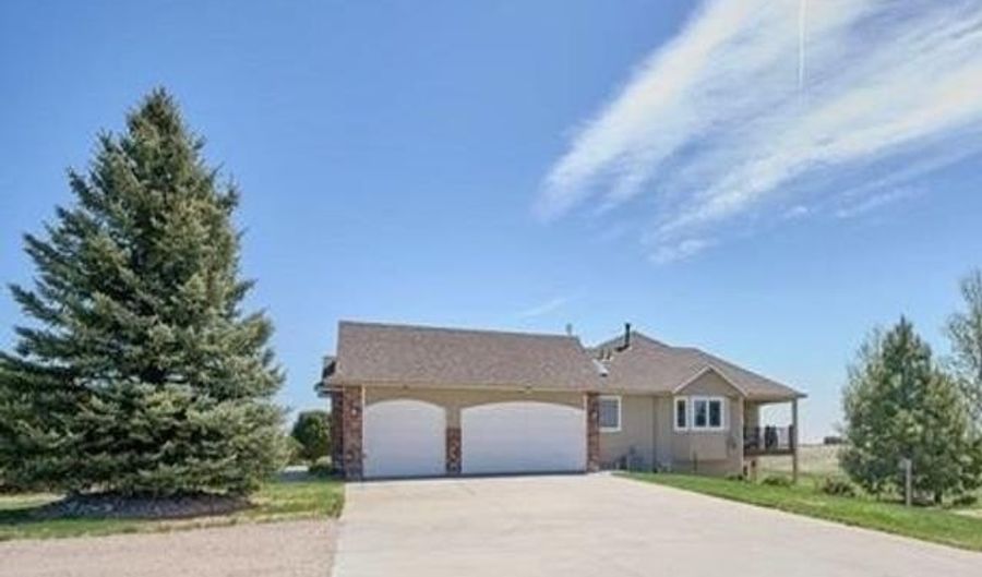 10423 BEARTOOTH Dr, Cheyenne, WY 82009 - 5 Beds, 3 Bath