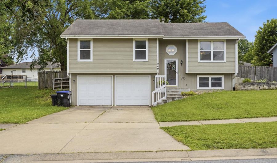 240 E Park Dr, Auburn, KS 66402 - 3 Beds, 3 Bath