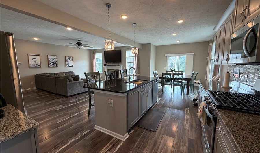 987 Hawkin Ln, Aurora, OH 44202 - 4 Beds, 5 Bath