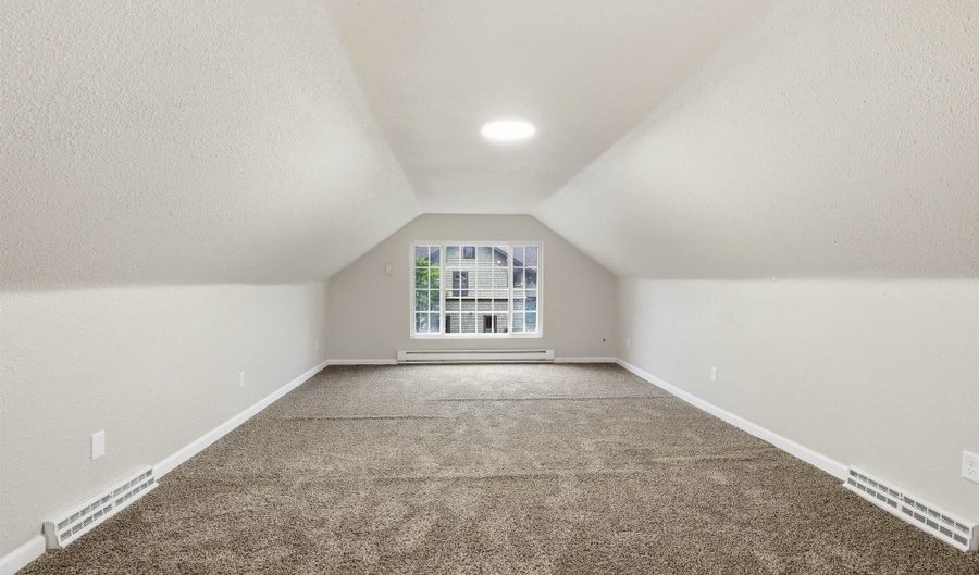 519 W SUMMER St, Appleton, WI 54911 - 3 Beds, 1 Bath