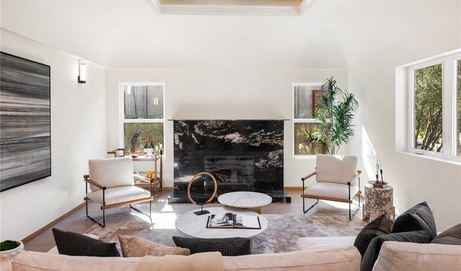 348 S Orange Dr, Los Angeles, CA 90036 - 4 Beds, 5 Bath