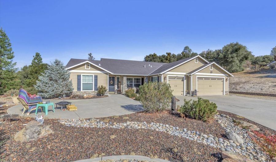 46347 Opah Dr, Ahwahnee, CA 93601 - 4 Beds, 3 Bath
