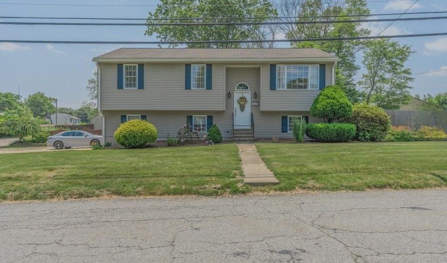 136 Youngs Ave, Coventry, RI 02816 - 3 Beds, 3 Bath