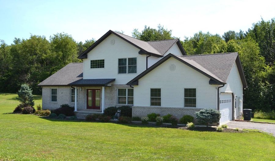 106 Flower Dr, Albion, IL 62806 - 3 Beds, 3 Bath