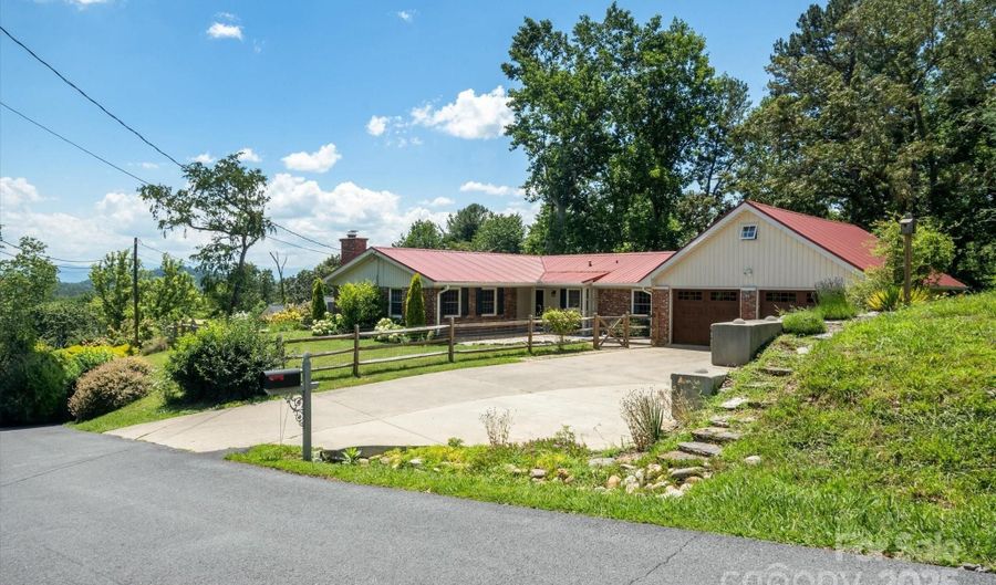 88 Gibson Rd, Asheville, NC 28804 - 3 Beds, 3 Bath