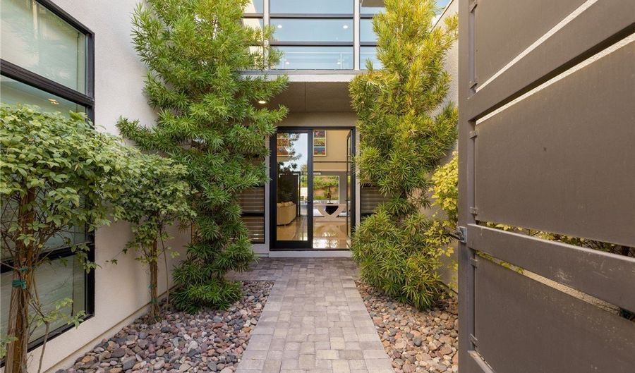 43 Grey Feather Dr, Las Vegas, NV 89135 - 3 Beds, 5 Bath