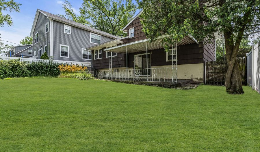 103 Hallberg Ave, Bergenfield, NJ 07621 - 3 Beds, 2 Bath
