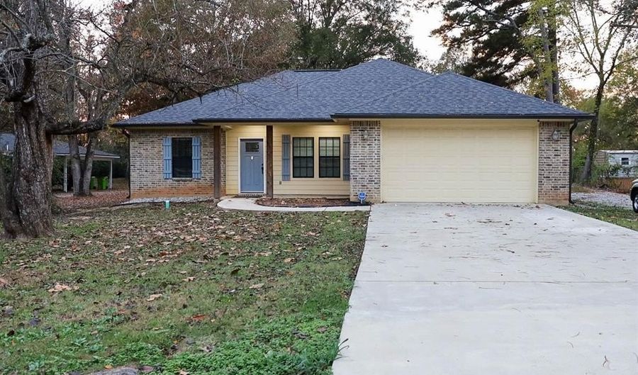 901 Lee St, Benton, LA 71006 - 3 Beds, 2 Bath